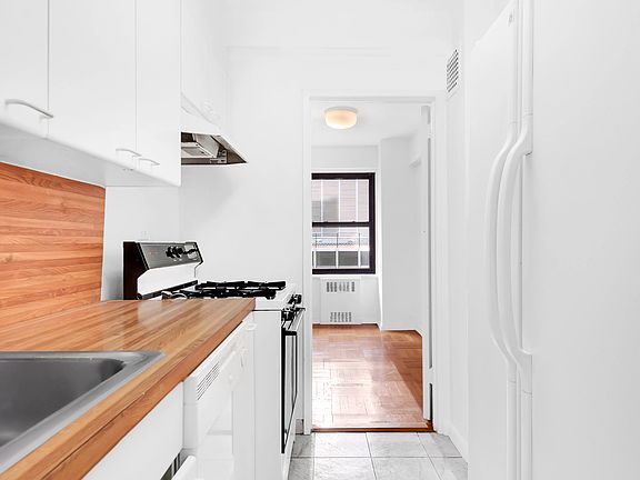5th image of 150 E 56th St APT 9E
