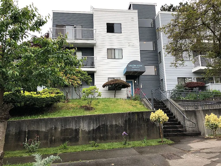 4522 Brooklyn Ave NE — Photo 21