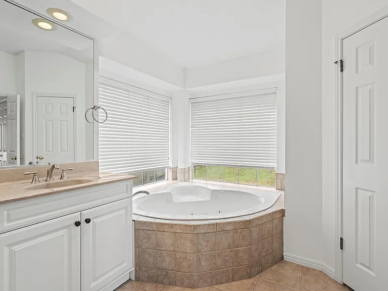 7902 Isaac Pryor Dr — Photo 21