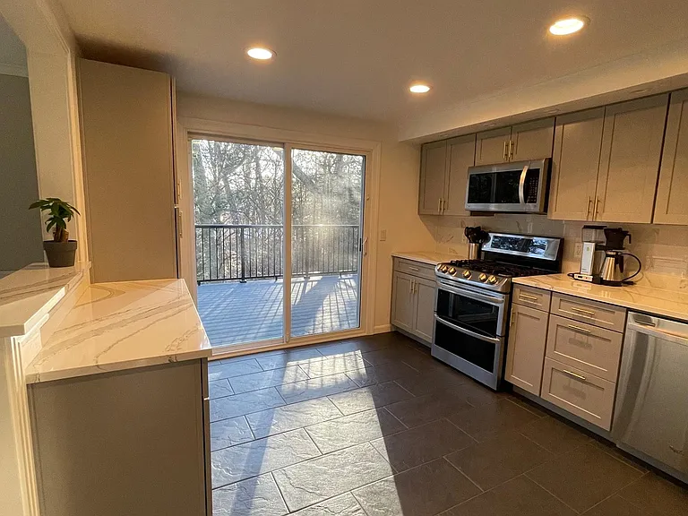 1514 Woodstream Dr — Photo 7