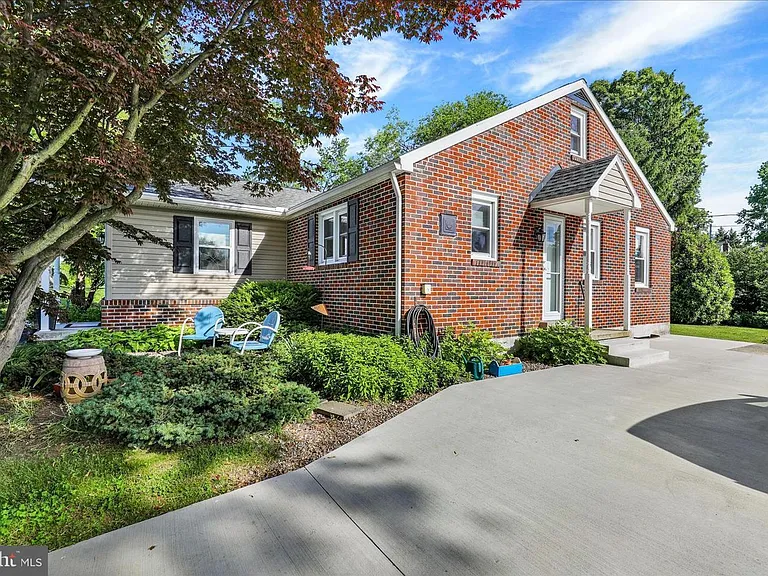 41 W College Ave — Photo 8