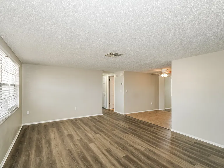 11610 Meadow Dr — Photo 3
