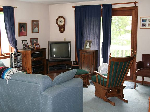 4th image of 50 Catamount Dr