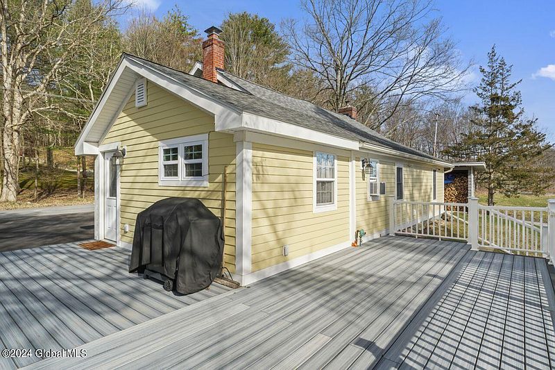 3rd image of 168 Waterbury Road
