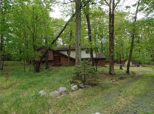 121 E Ct, Bushkill, PA 18324