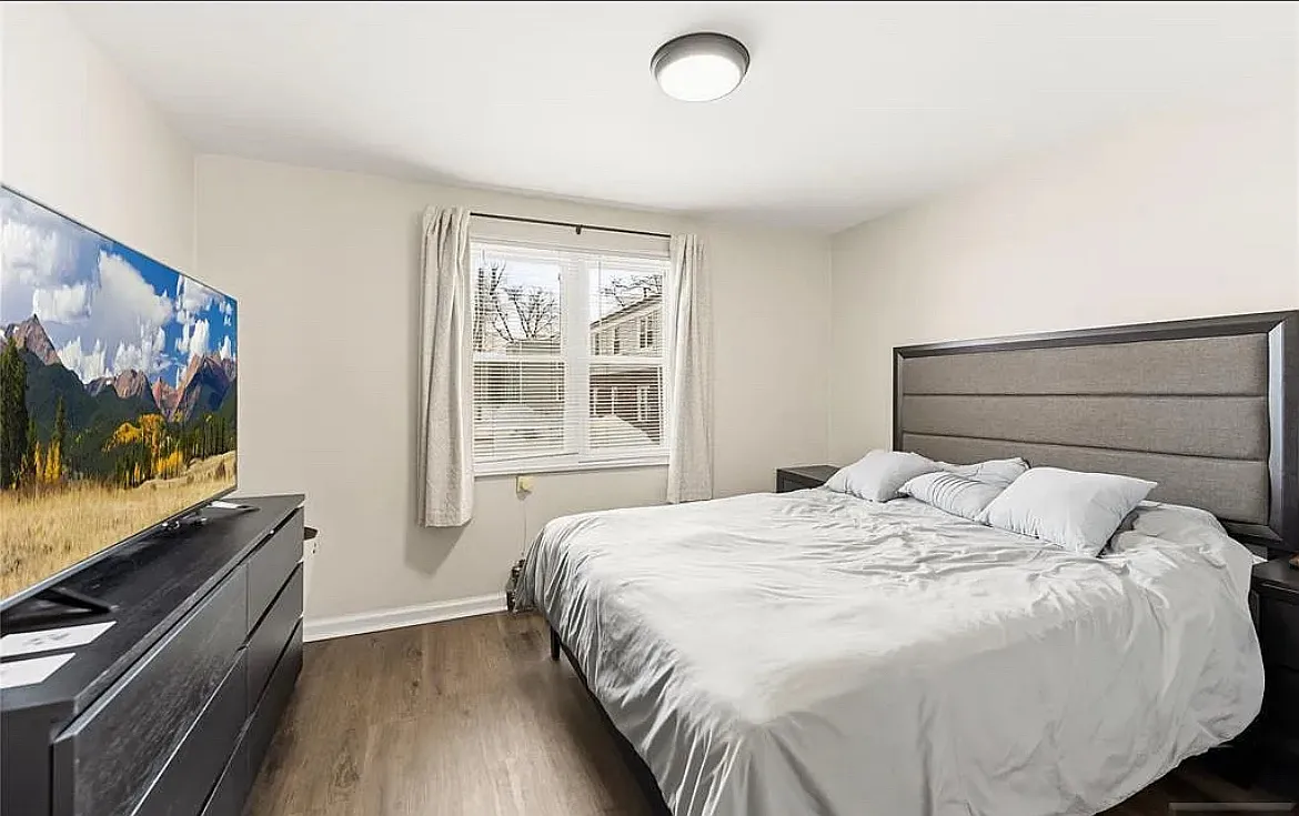 Building Photo - 70 Hastings Ave #1A