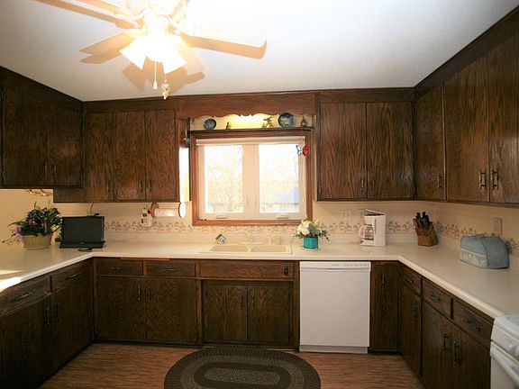 5th image of 146 Rose Pl