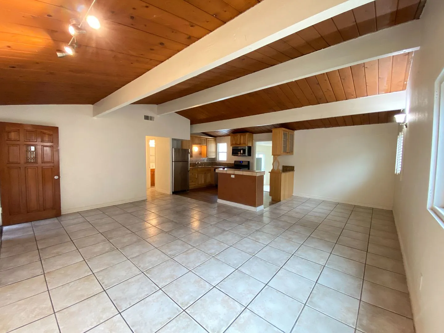 Large Bedrooms! 6 Parking Spaces — Photo 4