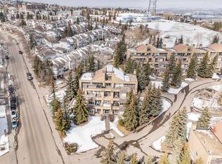 101 SE Village Hts SW #4, Calgary, AB T3H 2L2
