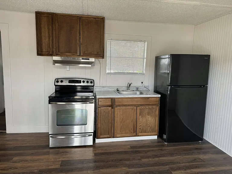 Leesburg Estates — Photo 3