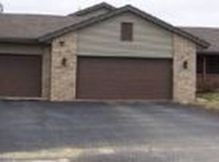 101 Squire Ln NE, Poplar Grove, IL 61065