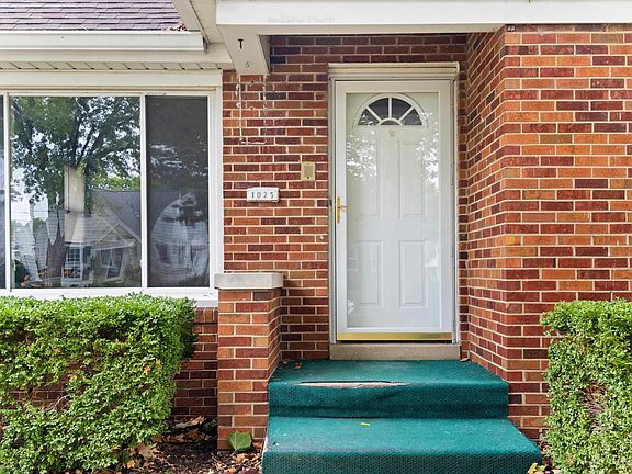 3rd image of 1025 E Fairoaks Ave