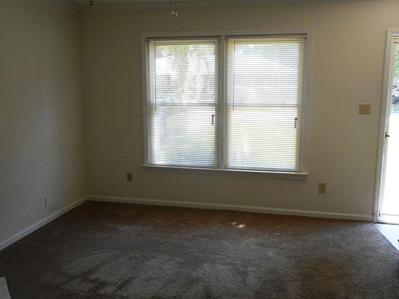 5th image of 103 A N Elm St