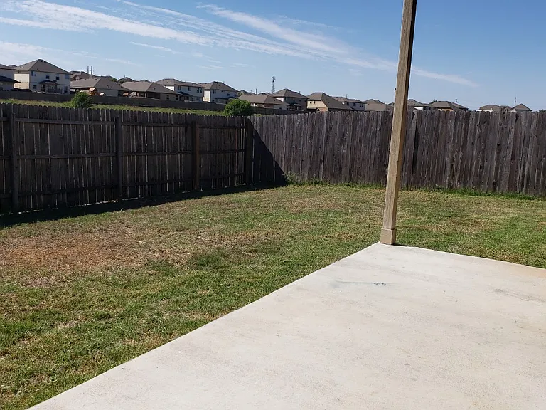 3400 Claymore z backyard (3)_10052022