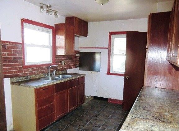 5th image of 7322 Marshall St