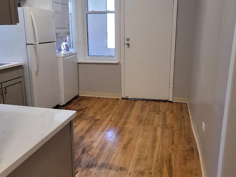 2954 W Belmont Ave #1R — Photo 2