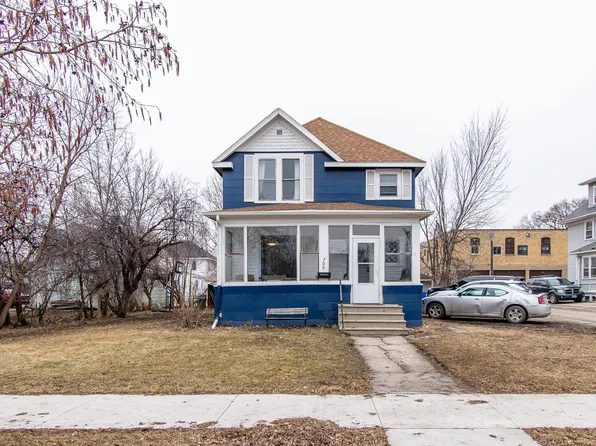 708 7th St N, Fargo, ND 58102
