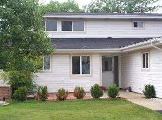 1052 Groton Ct, Schaumburg, IL 60193