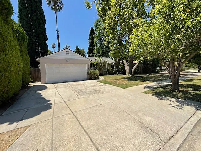 3 bed, 1225 sqft, $4,450 — Photo 3