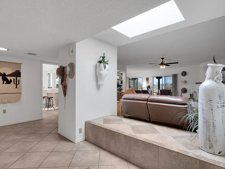 1808 W Via De La Gloria — Photo 17