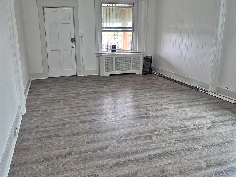 8 E Ridge Rd — Photo 1