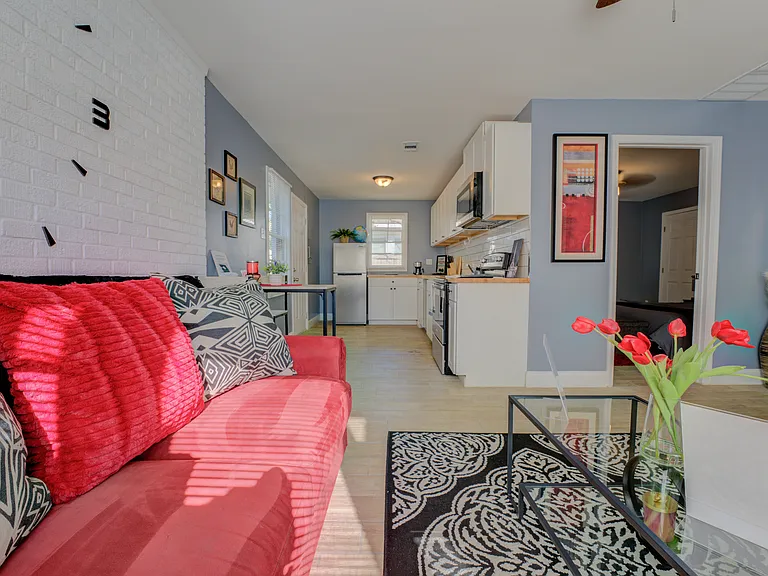 1050 N Pkwy #105 — Photo 27