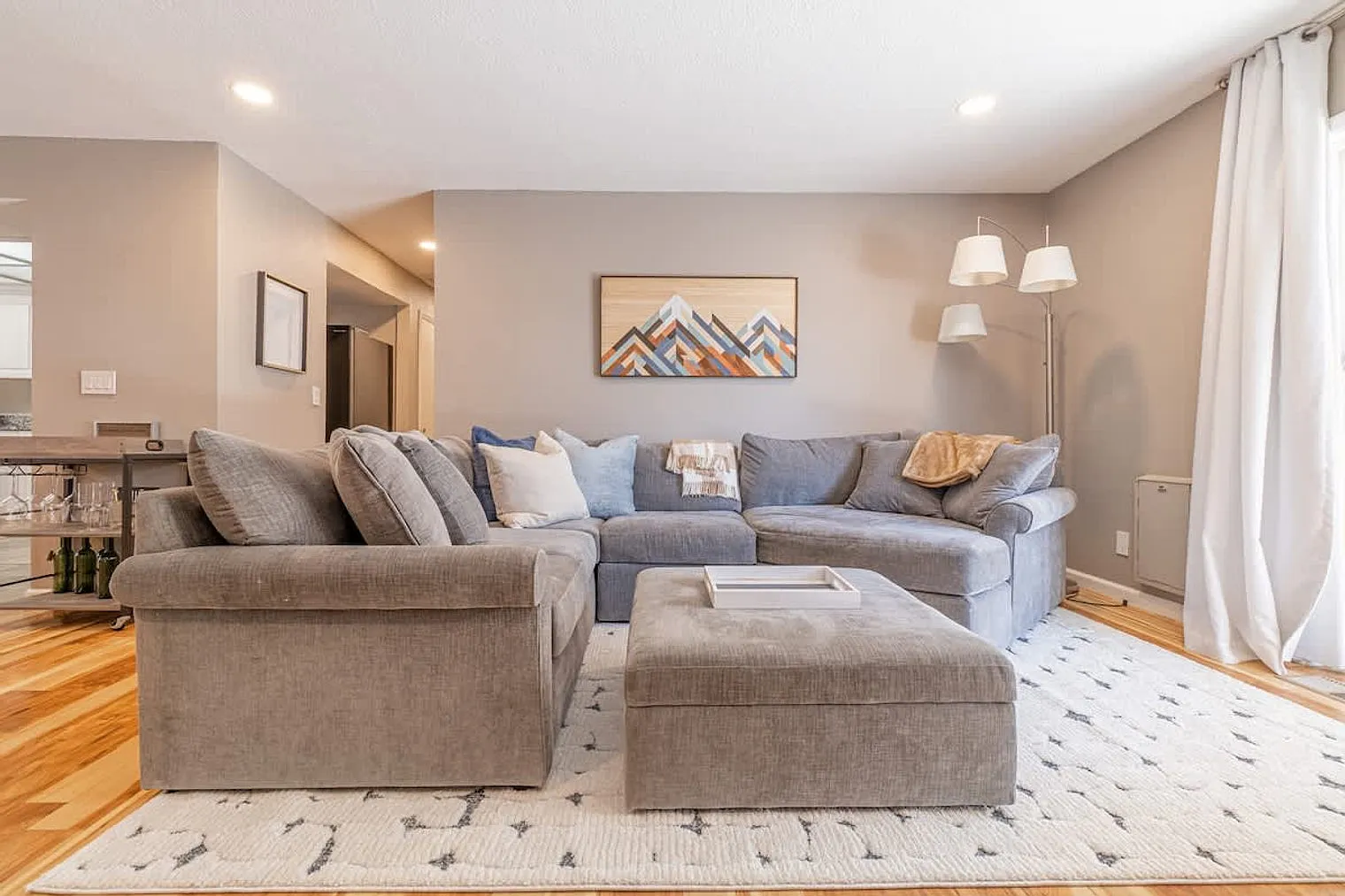 3 bed, 2.0 bath, 1593 sqft, $5,634 — Photo 3