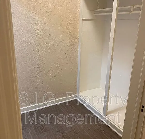 461 W Colorado St #12 — Photo 4