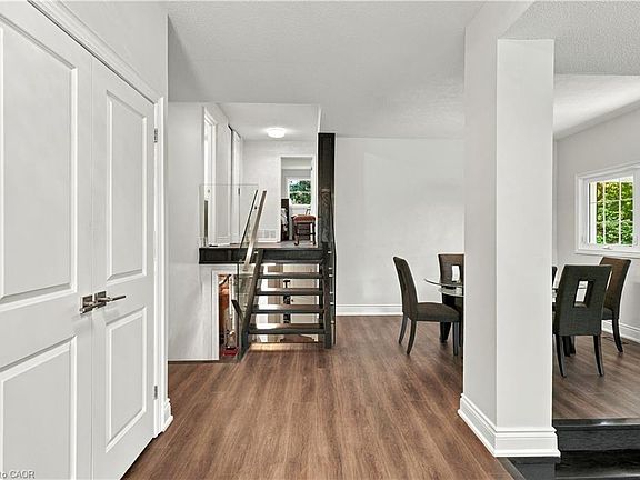 5th image of 2390 Sinclair Cir