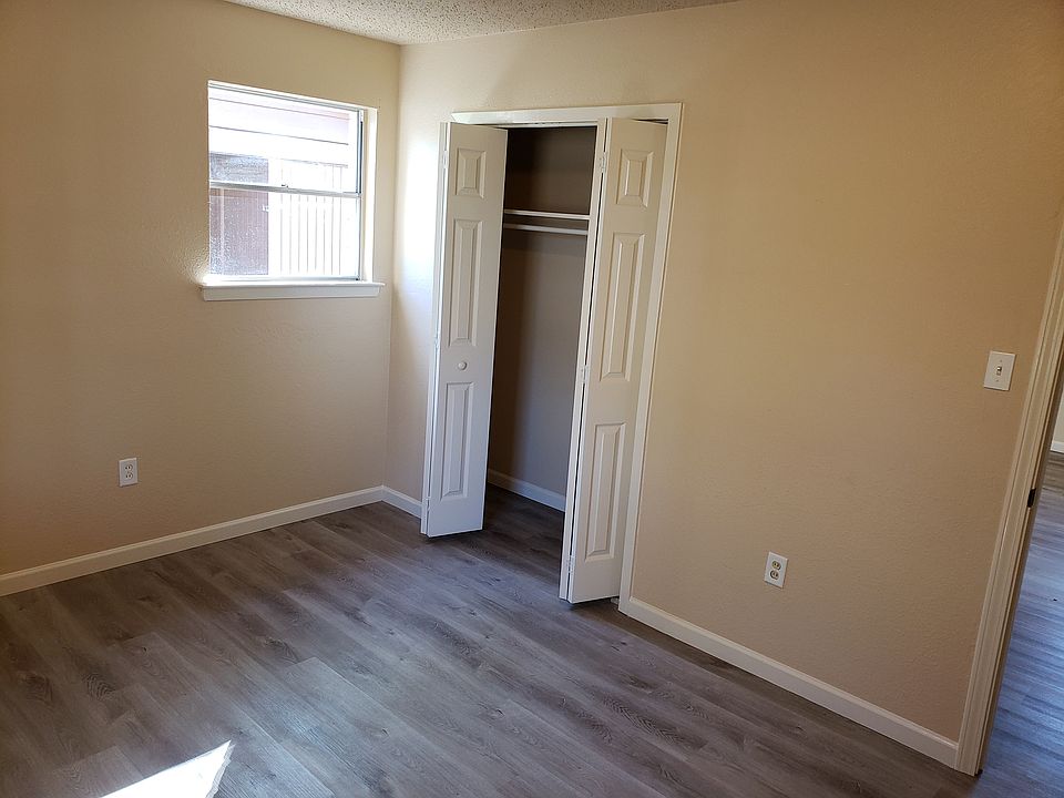 1st image of 5796 Glen Oaks Dr