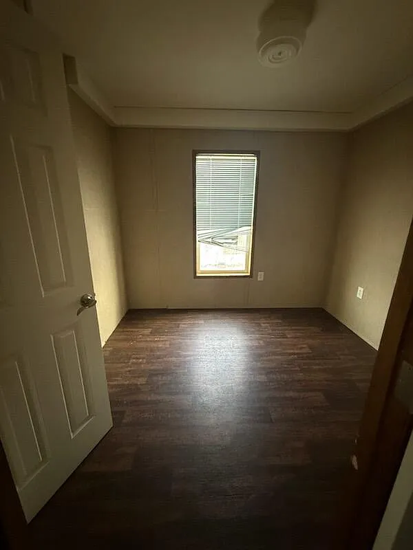 3 bed, 2.0 bath, 896 sqft, $1,300 — Photo 2