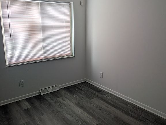 4th image of 2347 Linden Ave