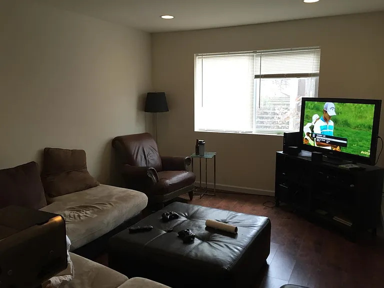 1005 NE 56th St — Photo 6