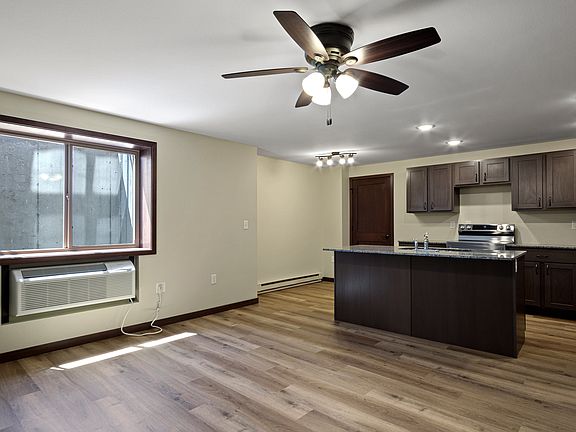 2nd image of 902 Menomonie St #4