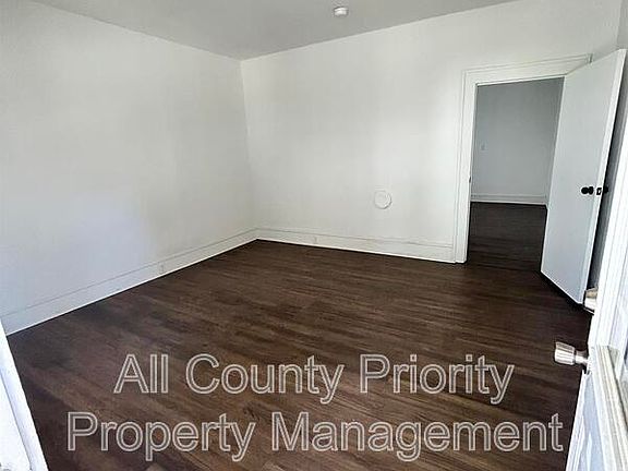 3rd image of 909 Atlantic St E