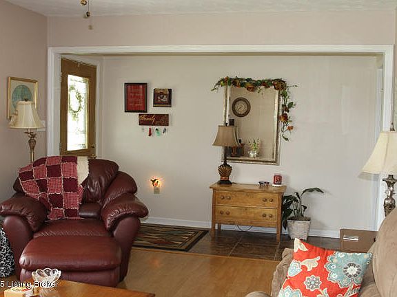 5th image of 437 W Edgewood Dr