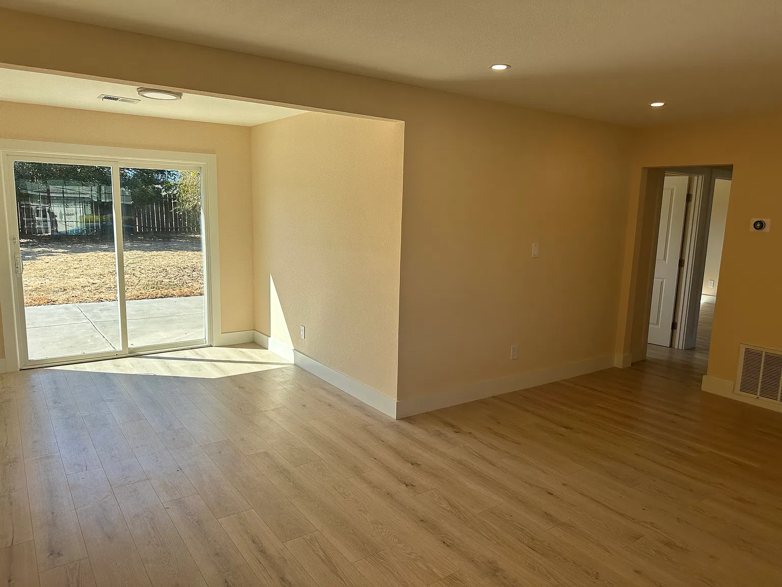 3 bed, 1021 sqft, $2,950 — Photo 4