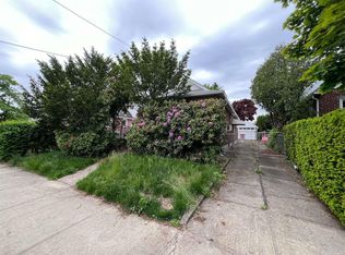 2936 202nd St, Bayside, NY 11360