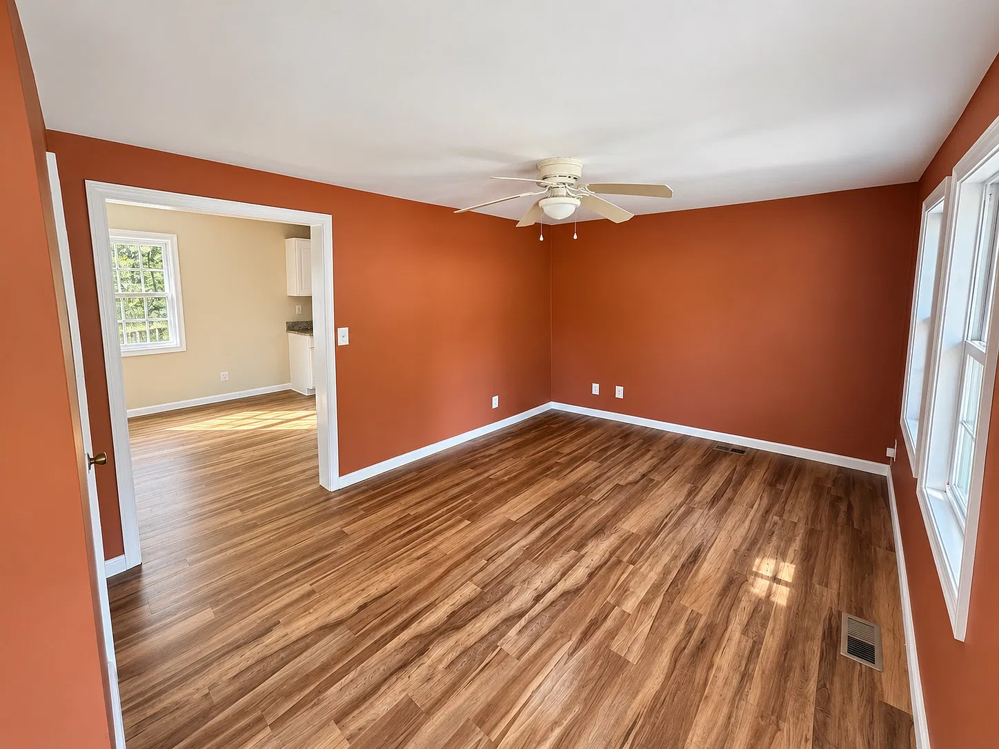 3 bed, 1104 sqft, $2,200 — Photo 4