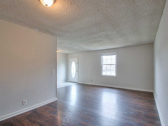 2nd image of 137 Islandia Dr