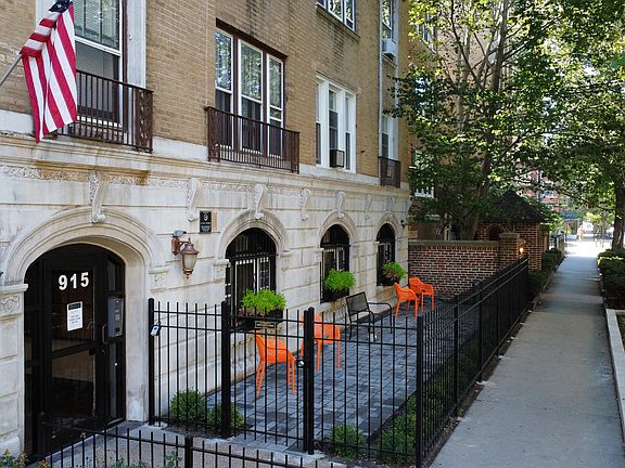 3rd image of 915 W Carmen Ave #G