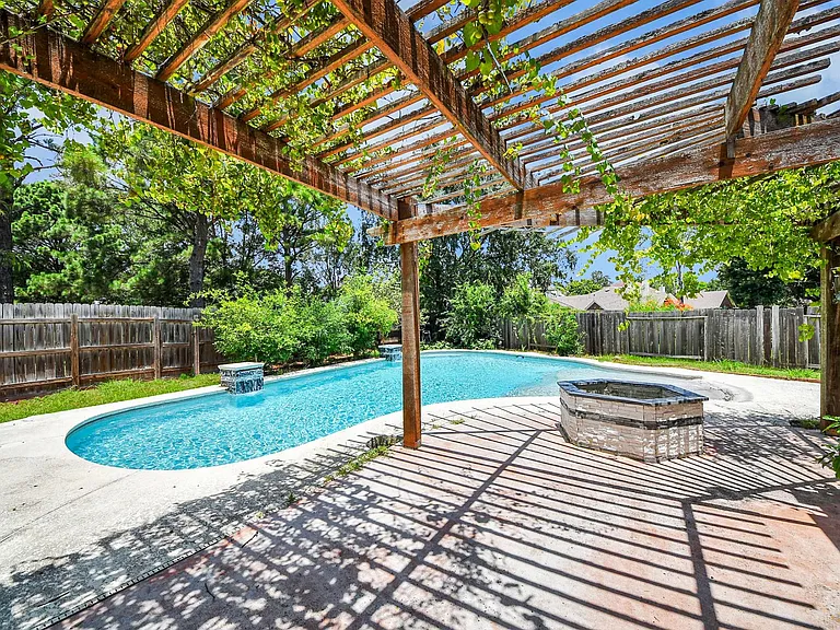 20510 Pioneer Bend Ct — Photo 42