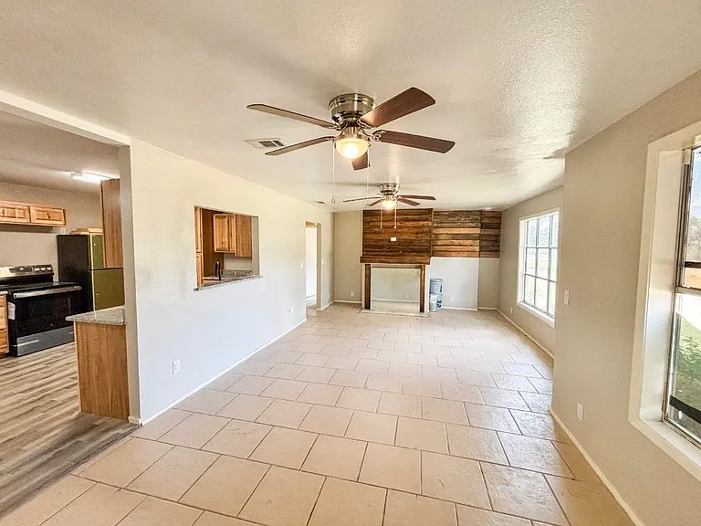 205 Cambridge Ln — Photo 4