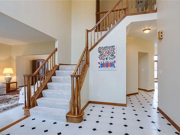 3rd image of 100 N Parrish Dr