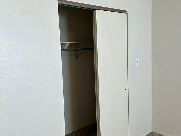 3512 Wellesley Dr NE #D — Photo 5