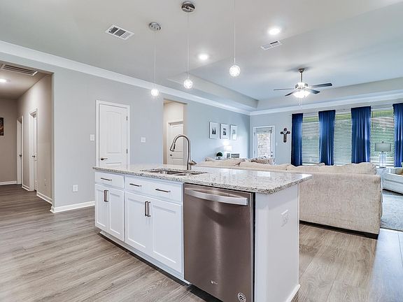 4th image of 109 New Trails Ln