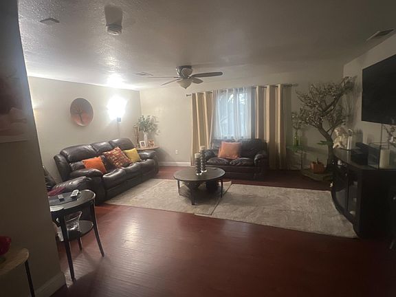4th image of 2307 Selma Ct