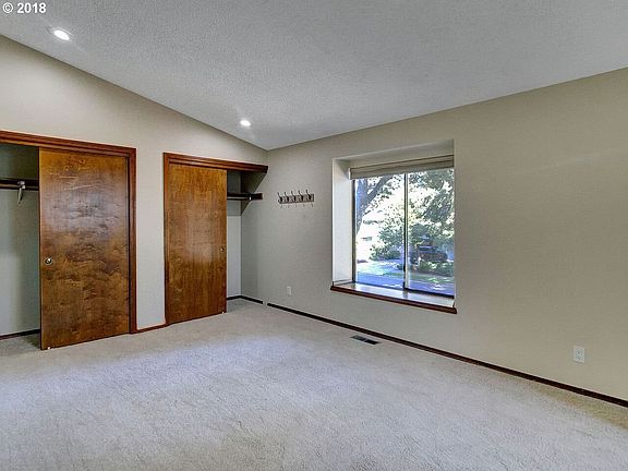 4th image of 3711 NE 109th St