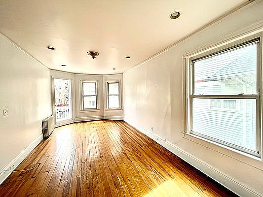 4th image of 408 E 18th St APT 2