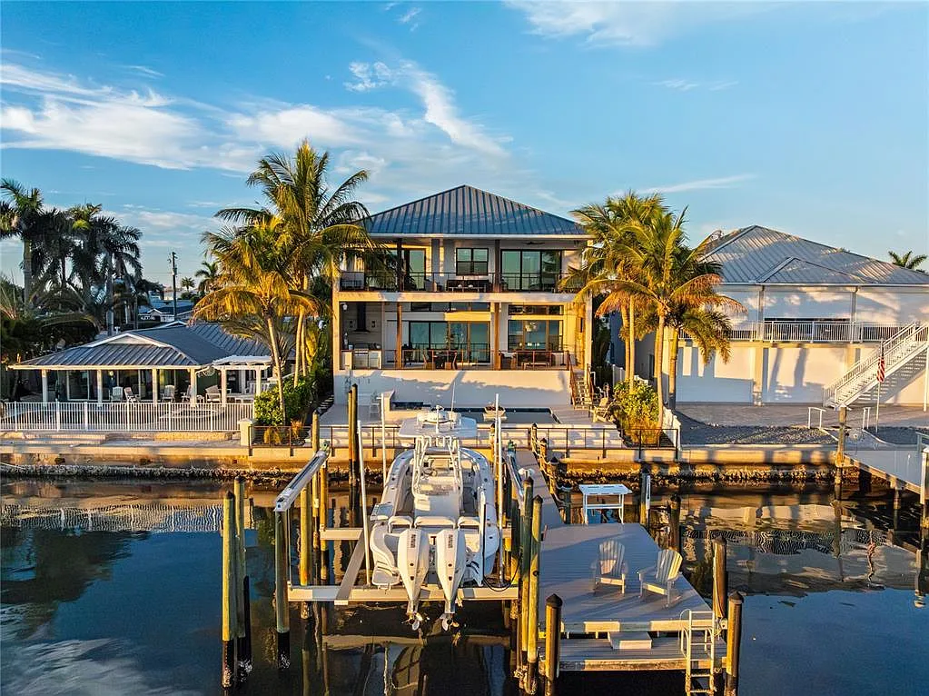 4 bed, 5.5 bath, 4262 sqft, $30,000 — Photo 3